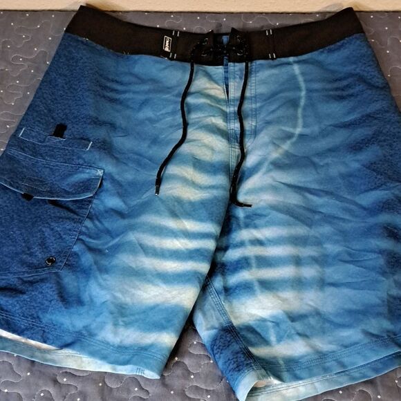 AFTCO Bluewater Fishing board shorts size 30 - Picture 1 of 4